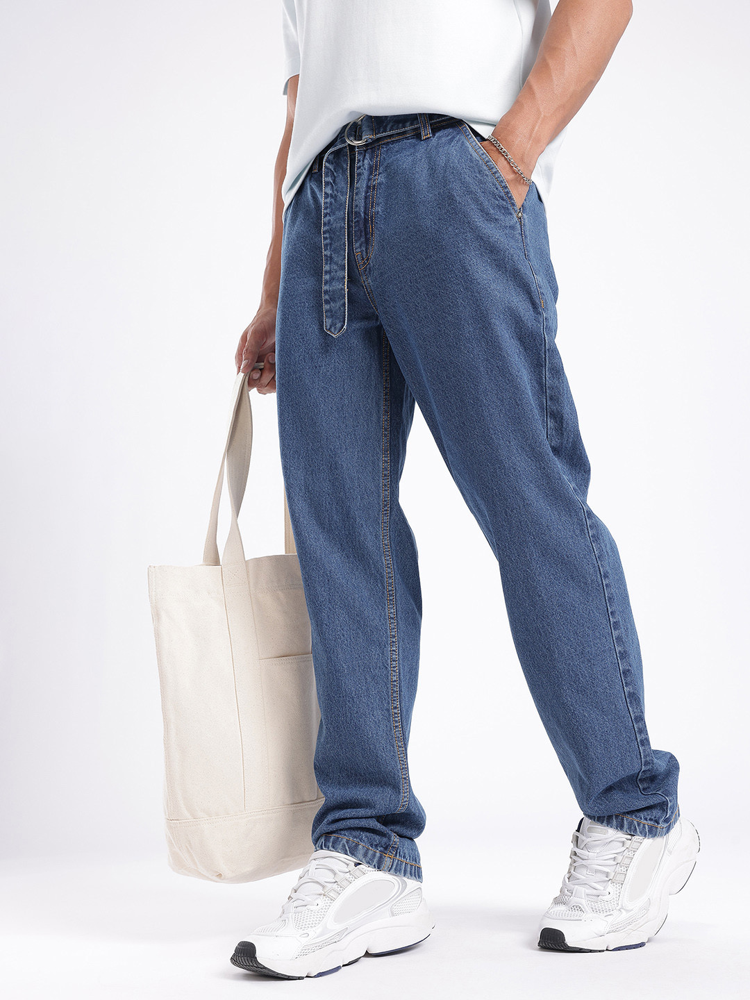 glitchez Men Barrel Fit Jeans With Fabric Belt