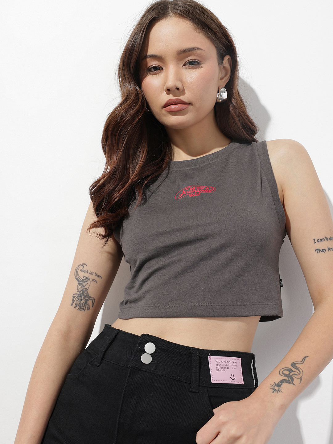The Roadster Life Co. Slim Fit Crop T-shirt