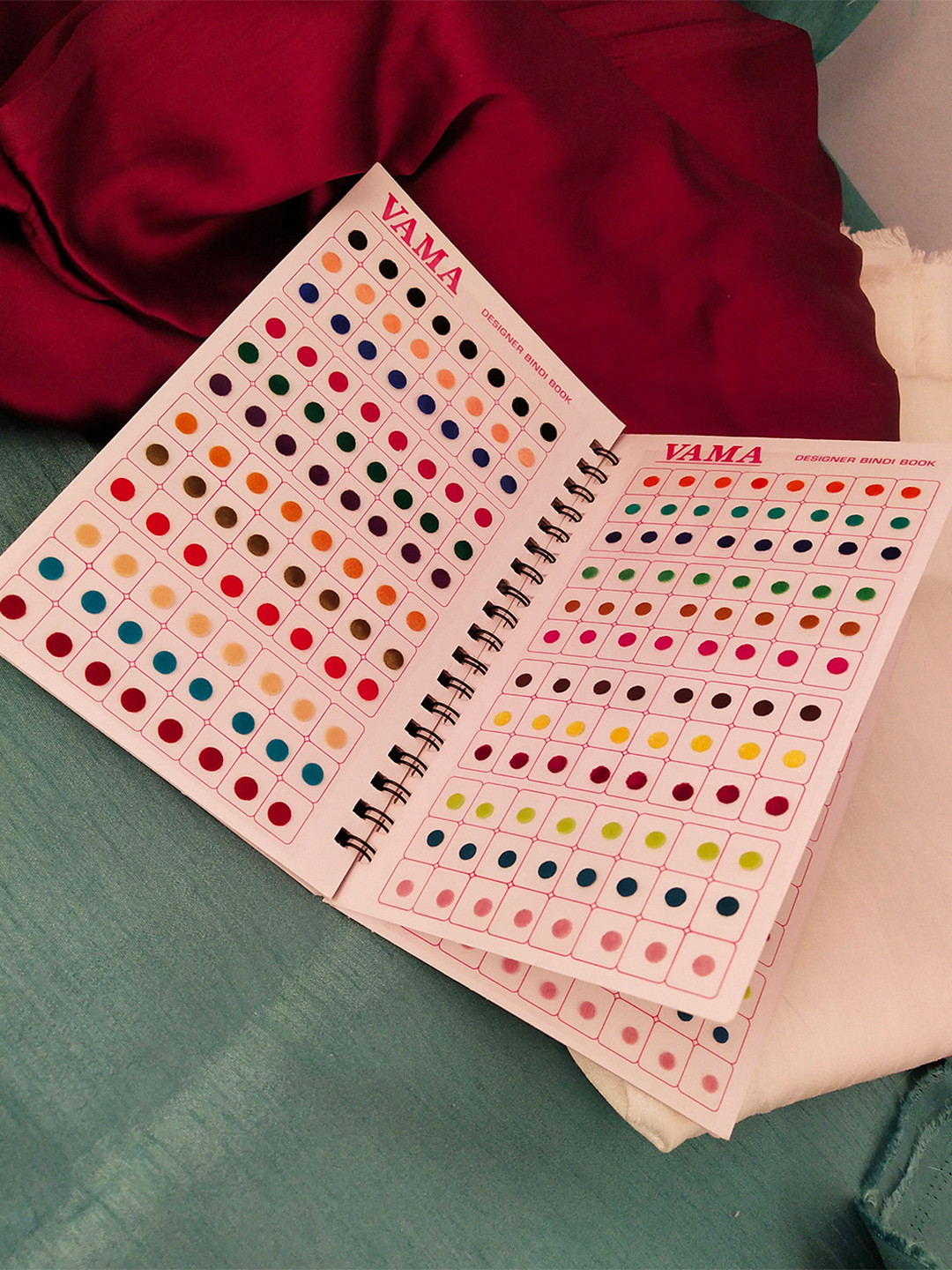 VAMA Women 960 Pcs Velvet Plain Multicolour Forehead Sticker Bindi Book