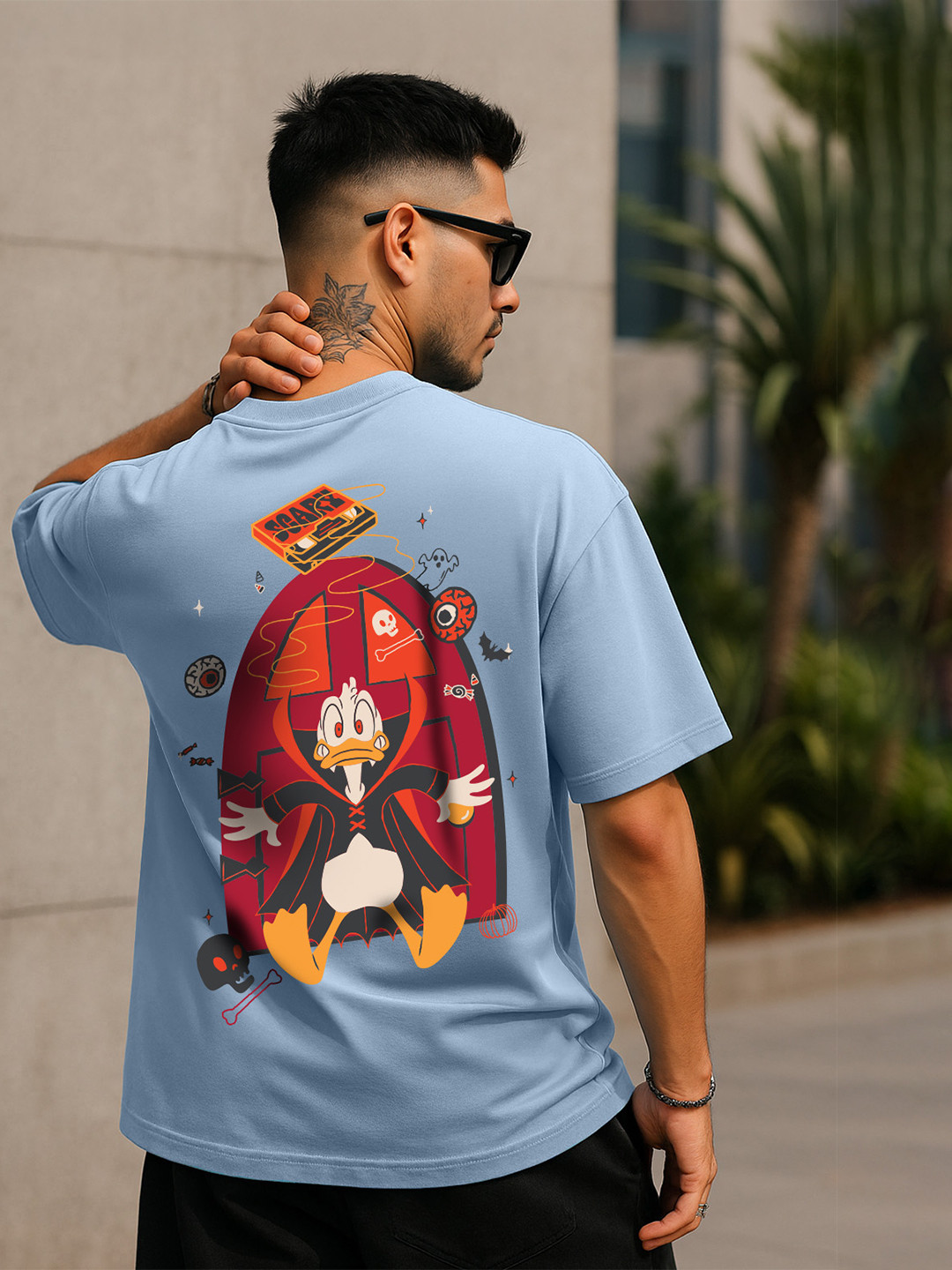 VEIRDO Men Donald Duck Printed Applique T-shirt