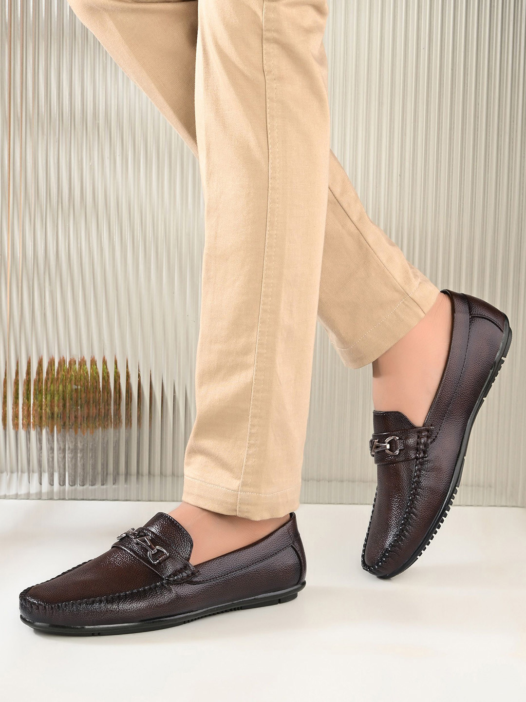 knoos Men Textured Patent Leather Loafers With Buckle