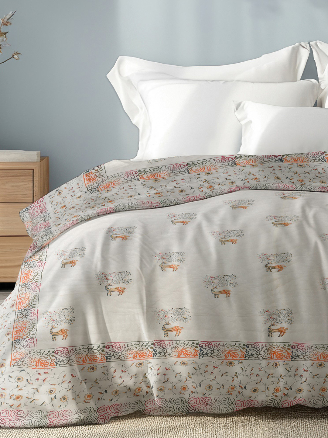 The Rajwadi Feather Light White Ethnic Motifs Pure Cotton 90 GSM AC comforter