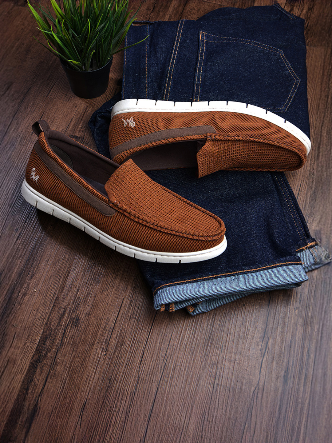 NEEMANS Men Flex Knit Round Toe Textured Loafers