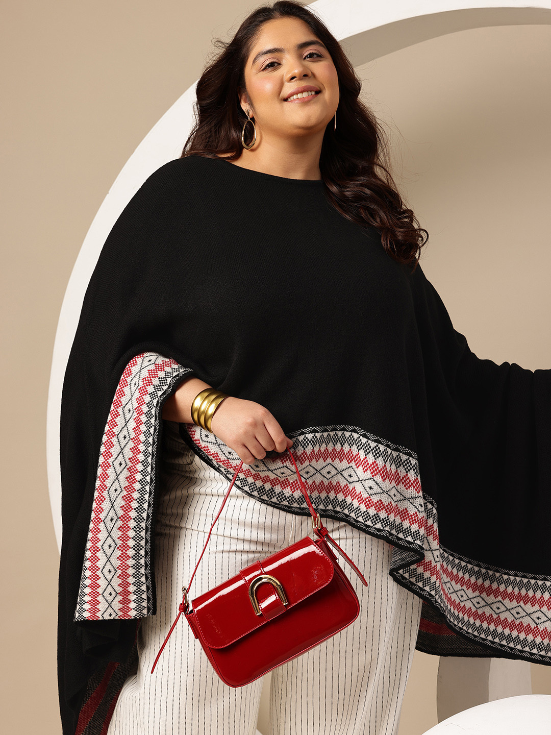 Sztori Plus Size Geometric Knitted Poncho