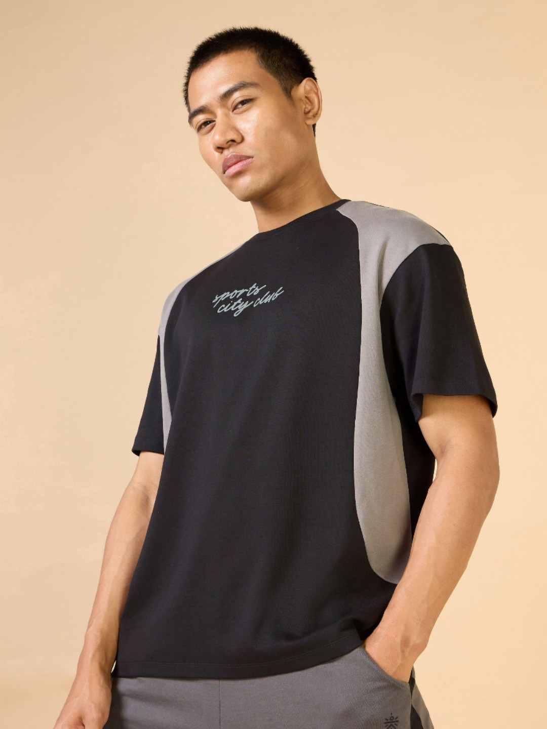 CULT Men Black Sports City Club Colorblock Relaxed fit T-shirt
