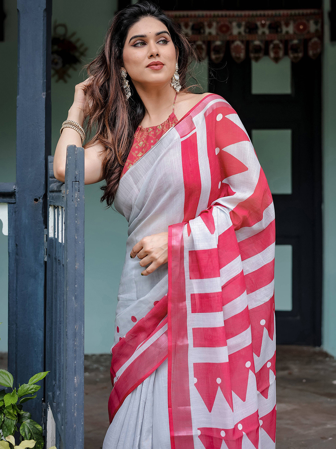 HERE&NOW Woven Design Pure Linen Saree
