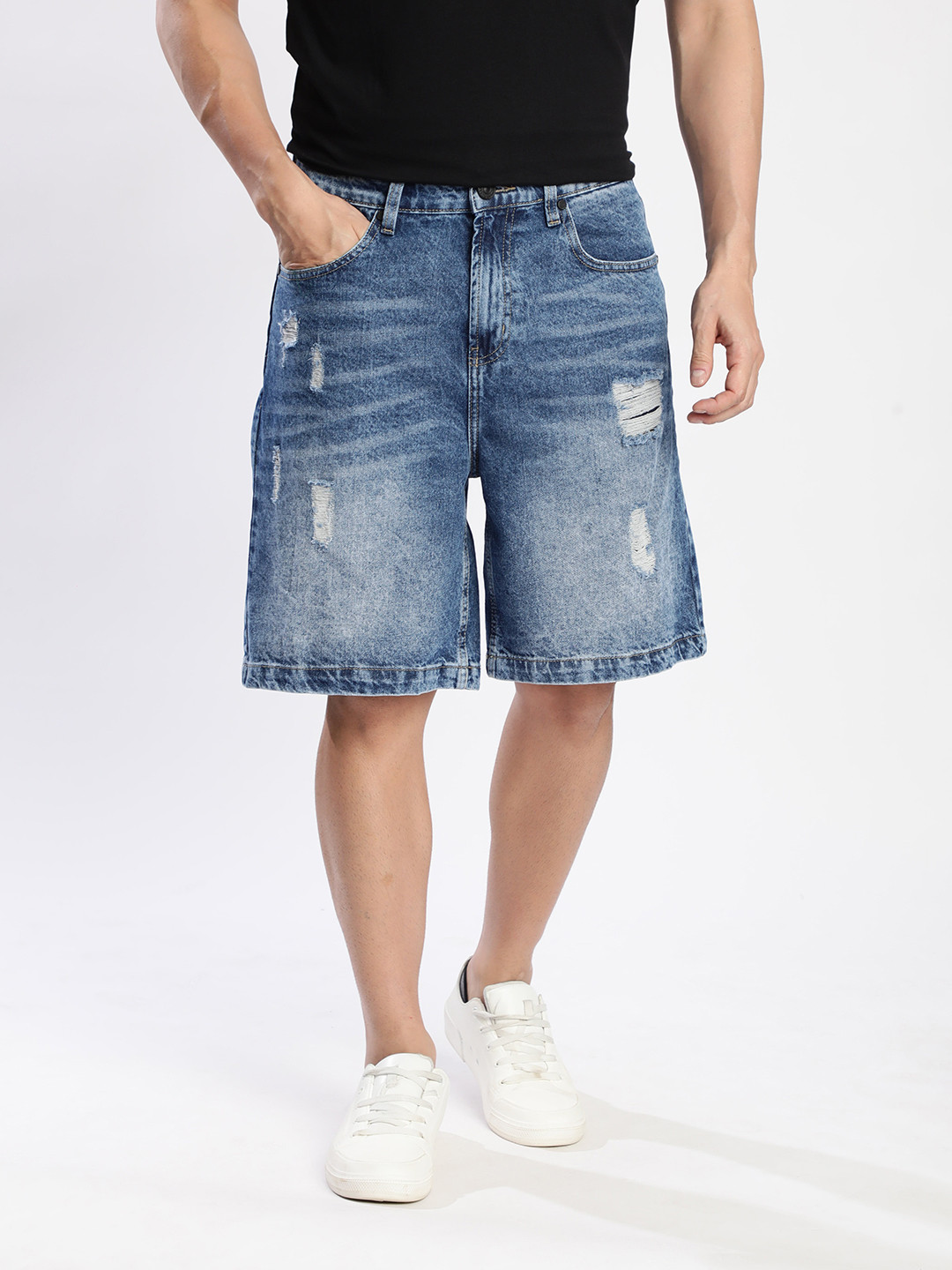 Bene Kleed Men Baggy Fit Distressed Denim Shorts