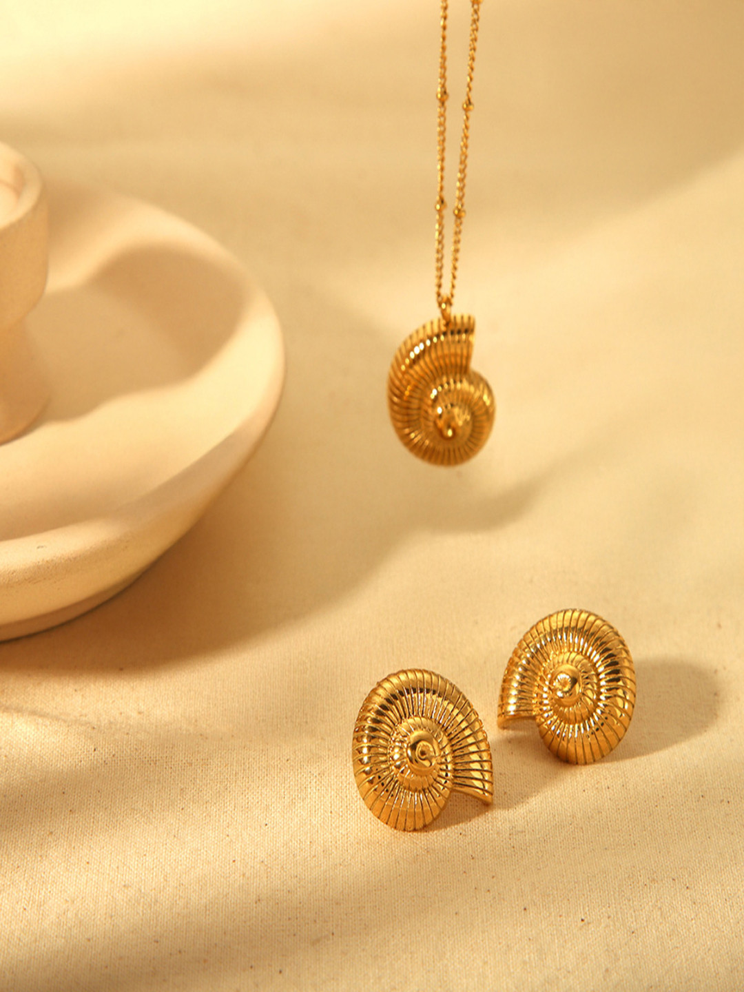 AQUASTREET 18K Gold Plated Waterproof Anti-Tarnish Snail Shell Pendant and Studs Set