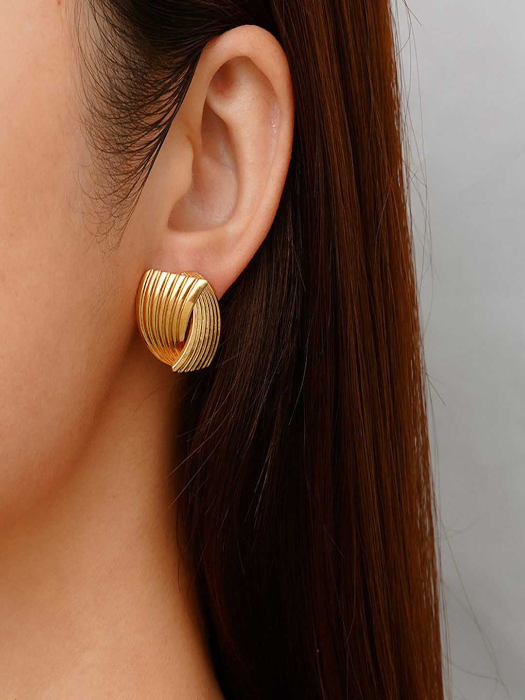 AQUASTREET 18K Gold Plated Waterproof Anti-Tarnish Oval Striped Stud Earrings