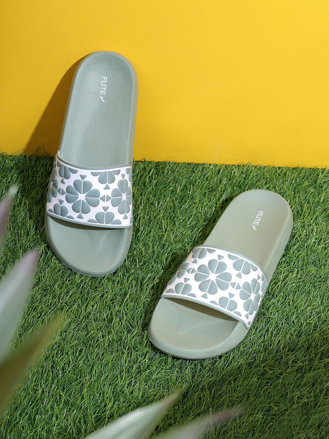 FLITE Women Printed  Flip Flops