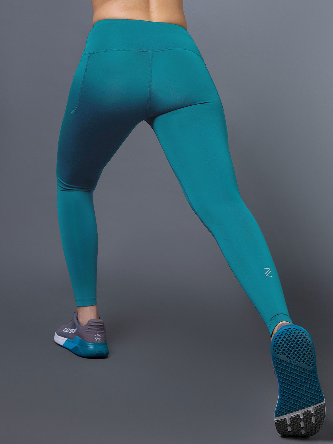 CULT Women Teal Runner's Essential Tights