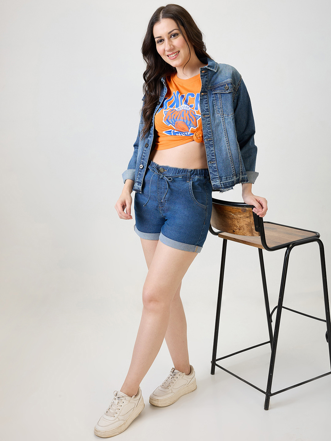 Globus Slim Fit Mid-Rise Drawstring Closure Denim Shorts