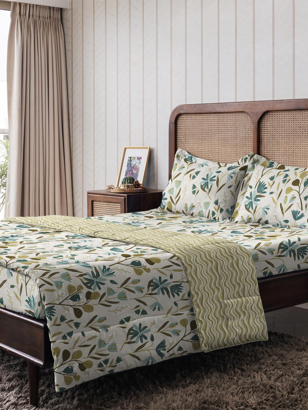 The Happy Pod Green & White Pure Cotton King Bedding SetComforter Bedsheet& 2Pillow Covers