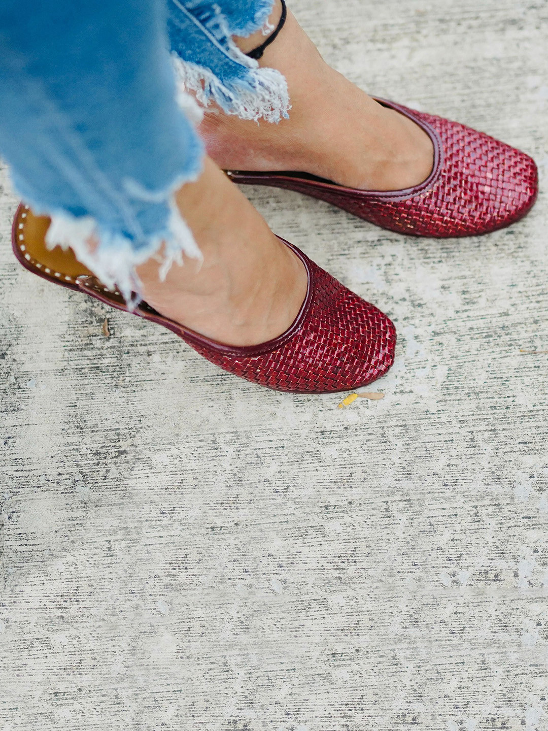 LORYPHILORY Women Textured Ethnic Open Toe Flats