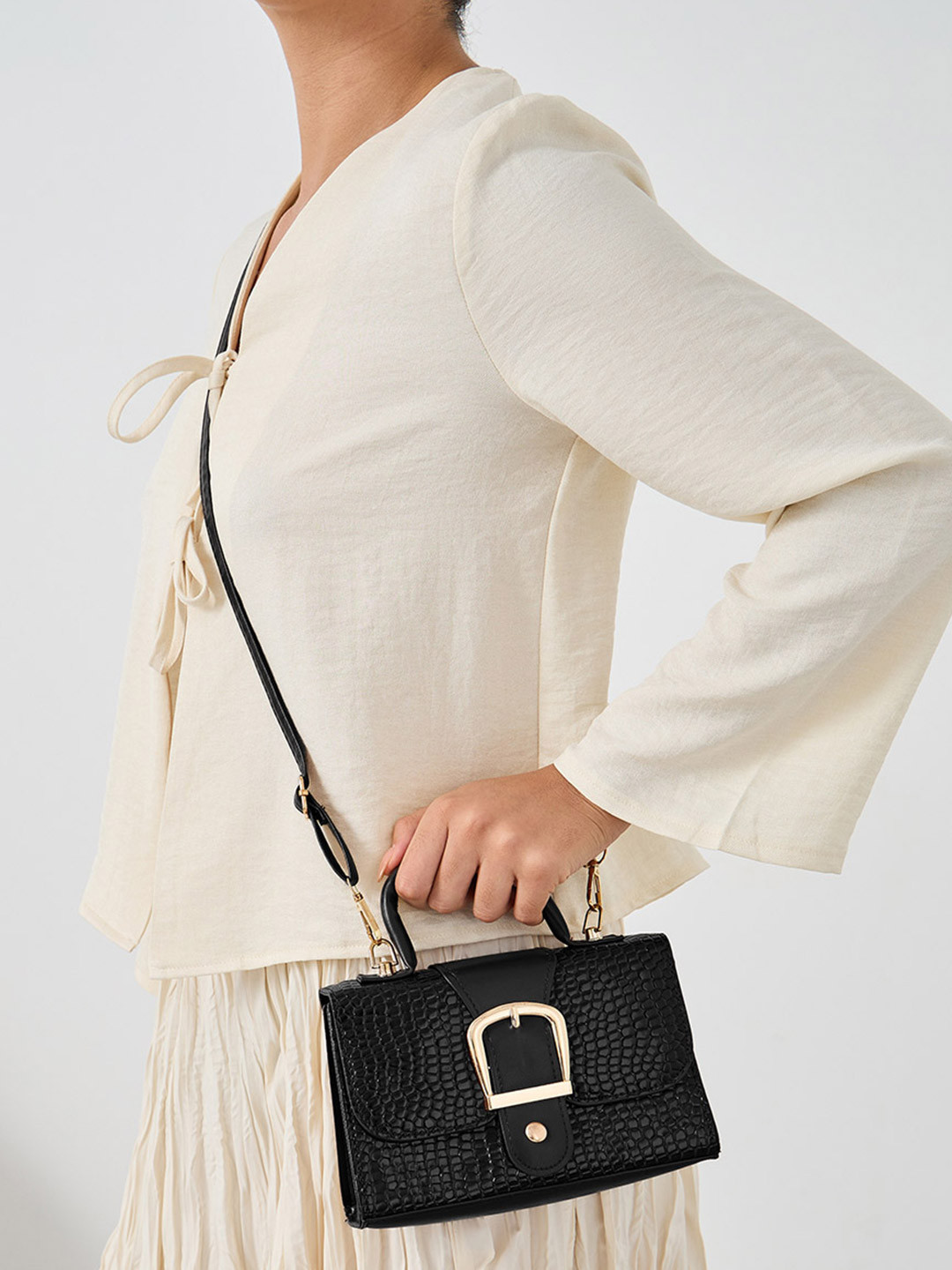 Styli Textured PU Structured Handheld Bag with Tasselled