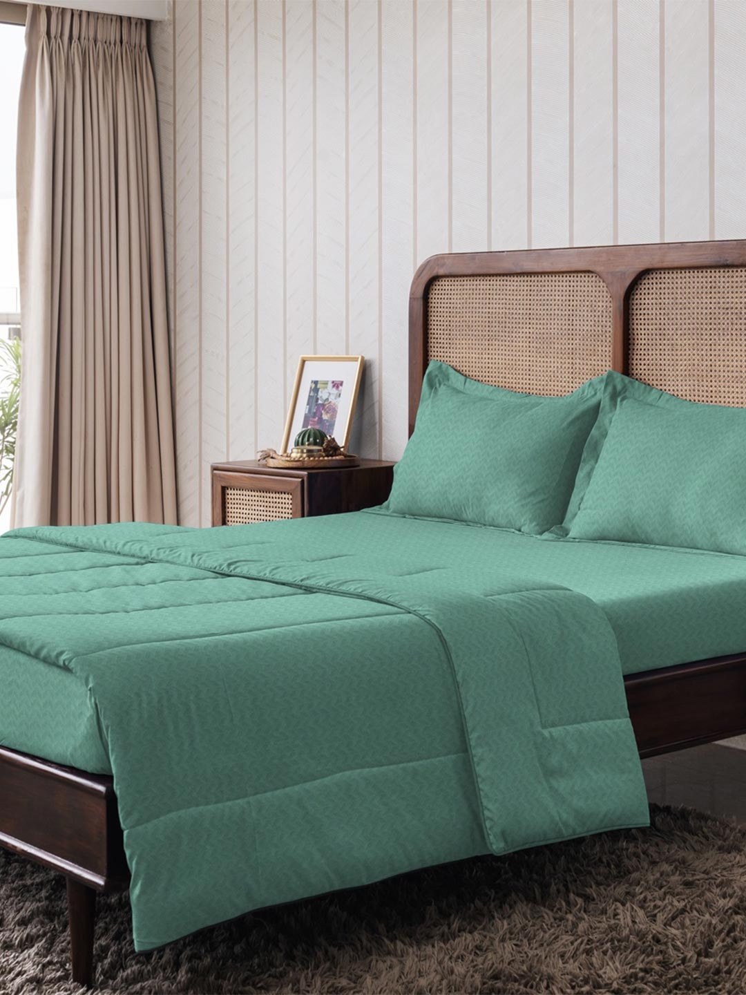 The Happy Pod Green Embossed Microfiber Queen Bedsheet & Comforter with 2 Pillow Covers