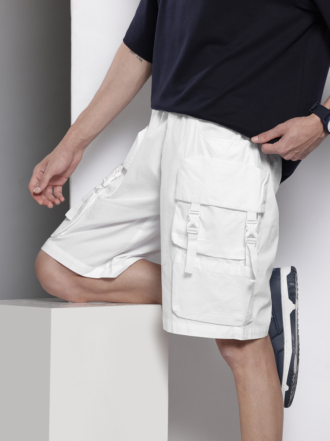 The Indian Garage Co Men Pure Cotton Relaxed Cargo Shorts