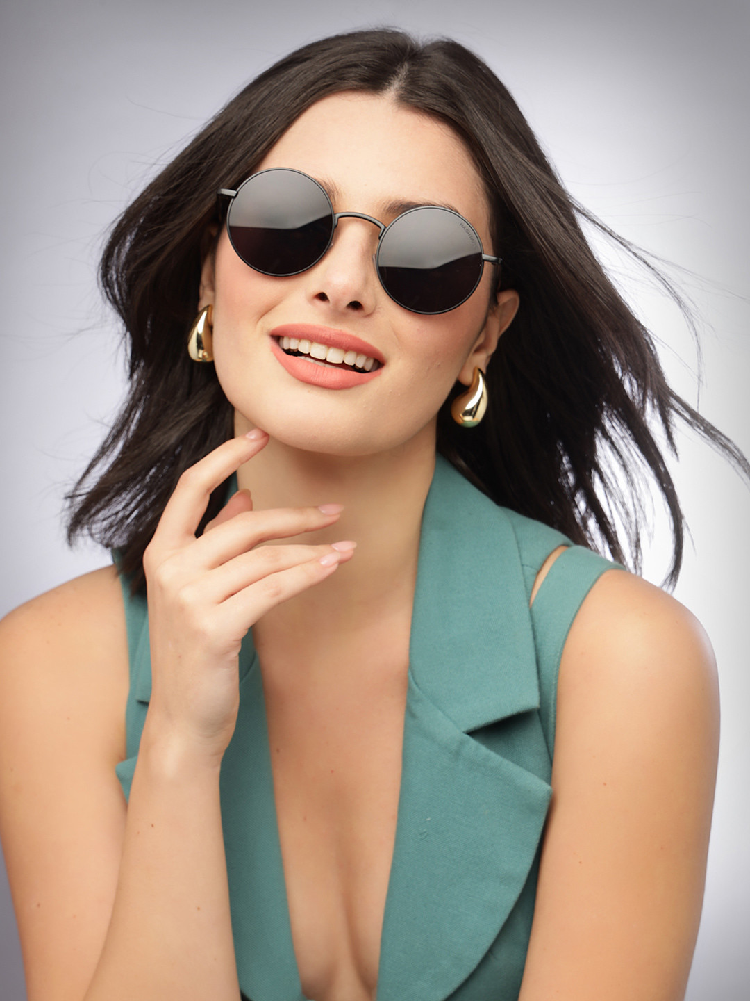 HASHTAG EYEWEAR Women Round Sunglasses with UV Protected Lens D_WB-B80-504-BLK-BLK-Black