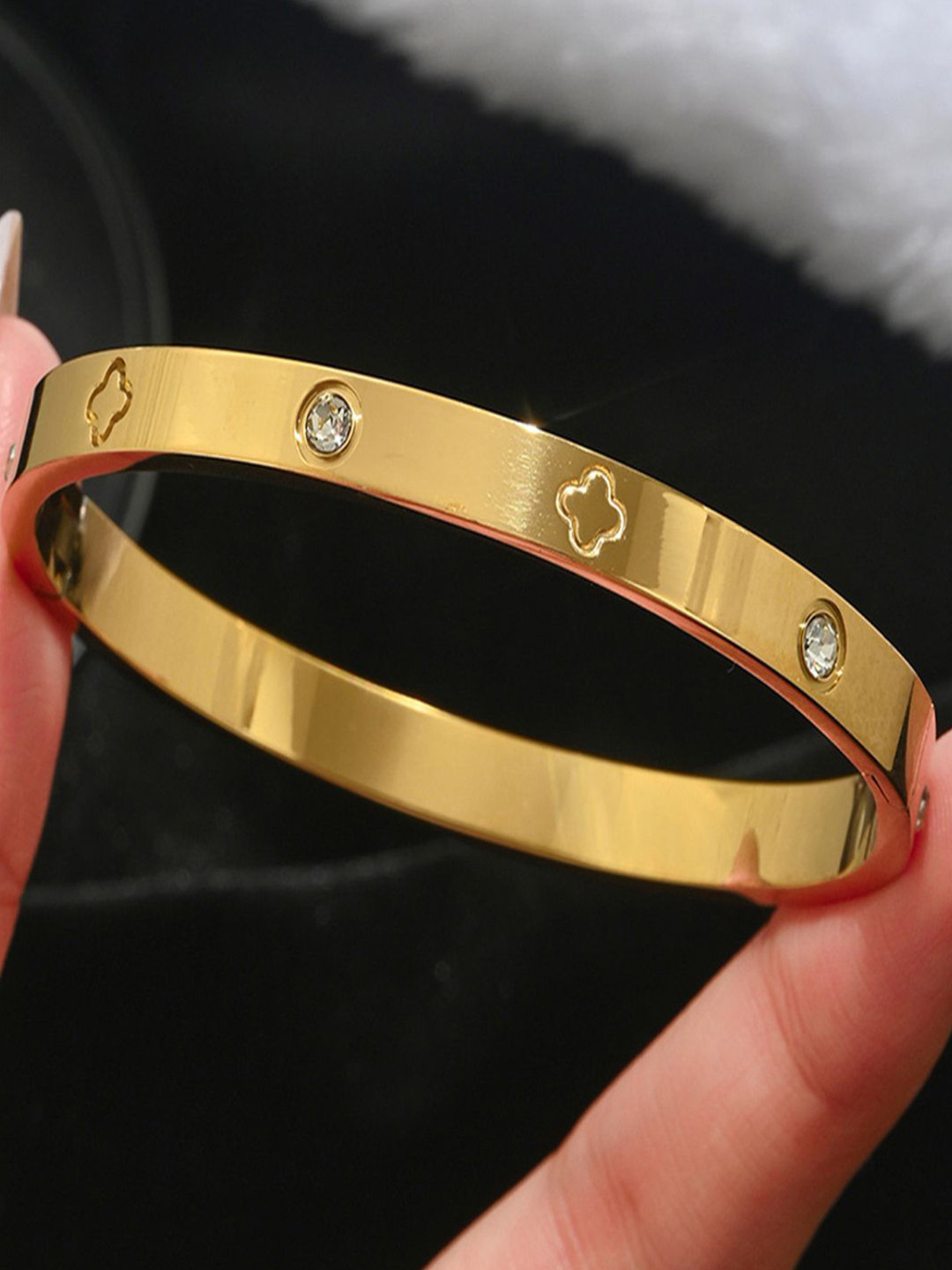 AQUASTREET 18K Gold Plated Waterproof Anti-Tarnish Clover and Zircon Bangle Bracelet