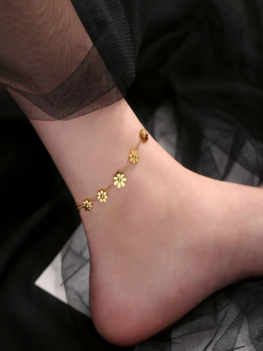 AQUASTREET 18K Gold Plated Waterproof Anti-Tarnish Floral Charm Anklet