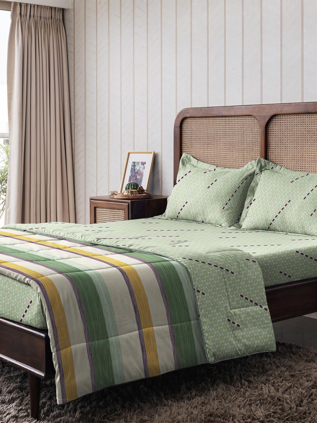 The Happy Pod Ambrosia Green Abstract Pure Cotton 144 TC King Bedsheet with 2 Pillow Covers-108 x 108 inches
