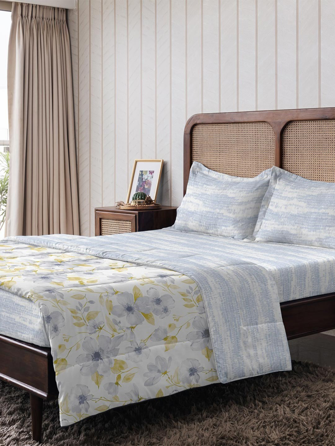 The Happy Pod Serene Cascade Blue Abstract Cotton 144 TC Fitted King Bedsheet with 2 Pillow Covers-108 x 108 inches