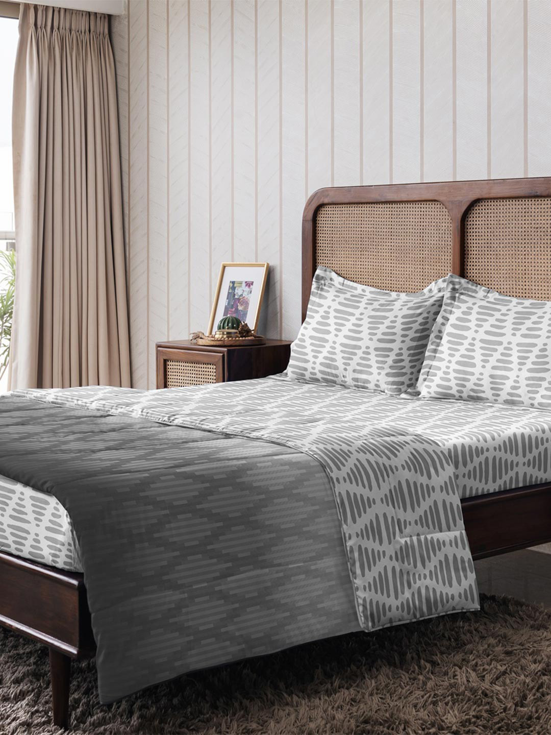 The Happy Pod Pebble Drift Grey Geometric Cotton 144 TC King Bedsheet with 2 Pillow Covers-98 x 91 inches