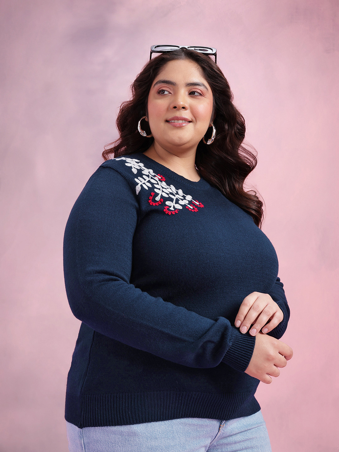 DressBerry Curve Floral Embroidery Pullover