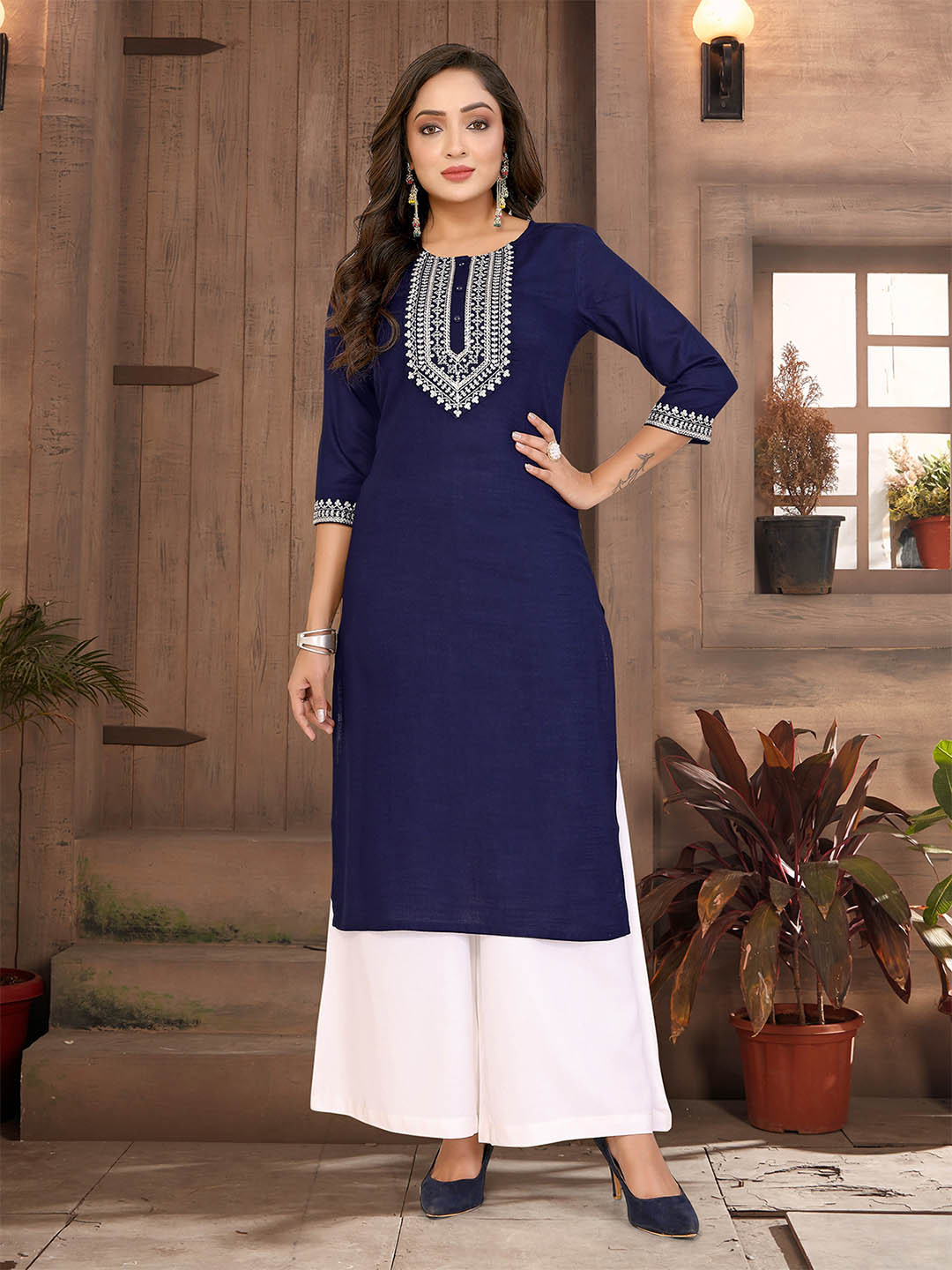 Rangita Women Embroidered Kurta
