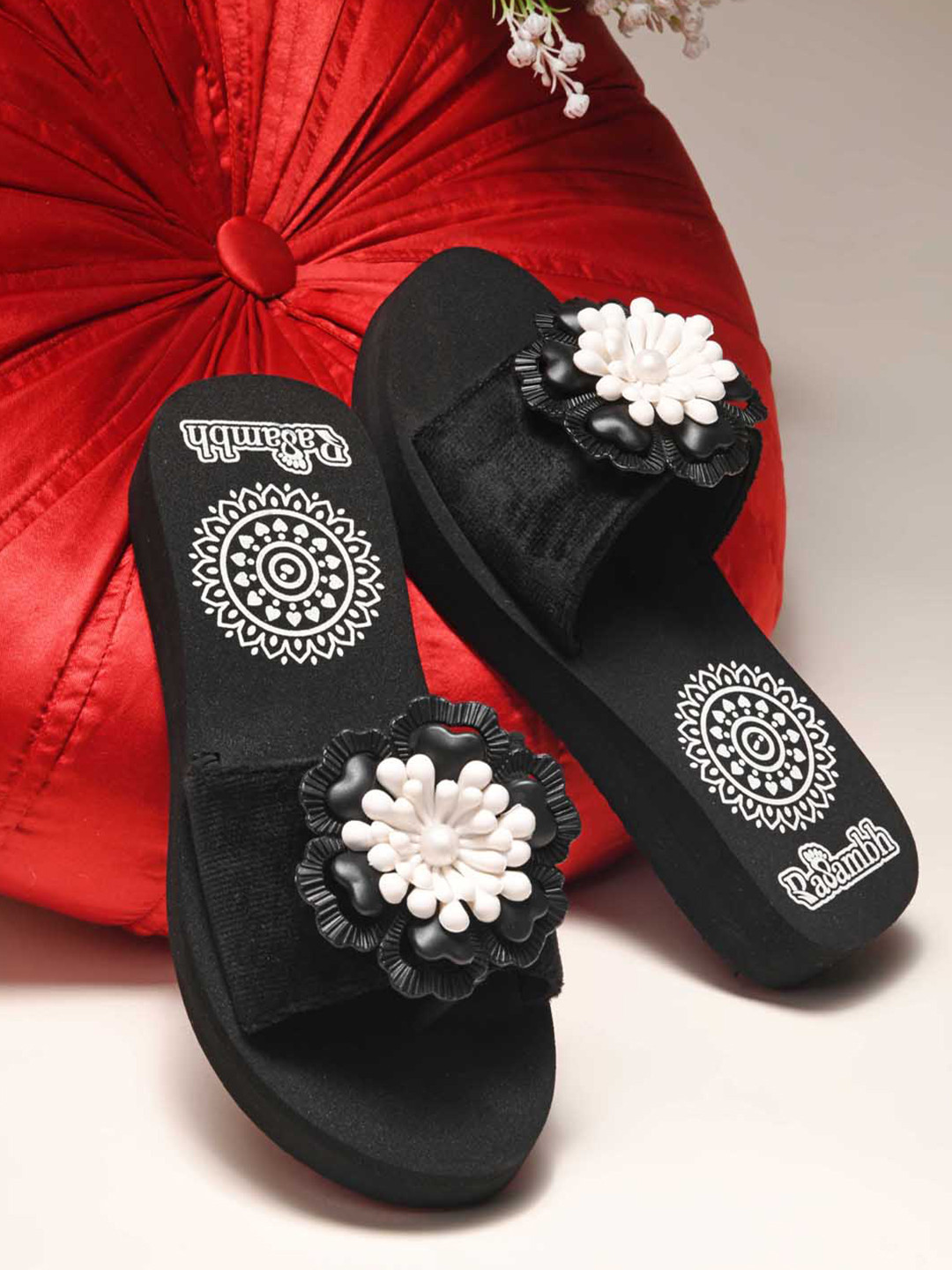 Rasambh Women Self Design Sliders