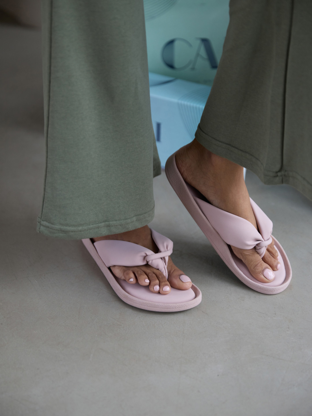 CAI Knotted Thong Pink Flat