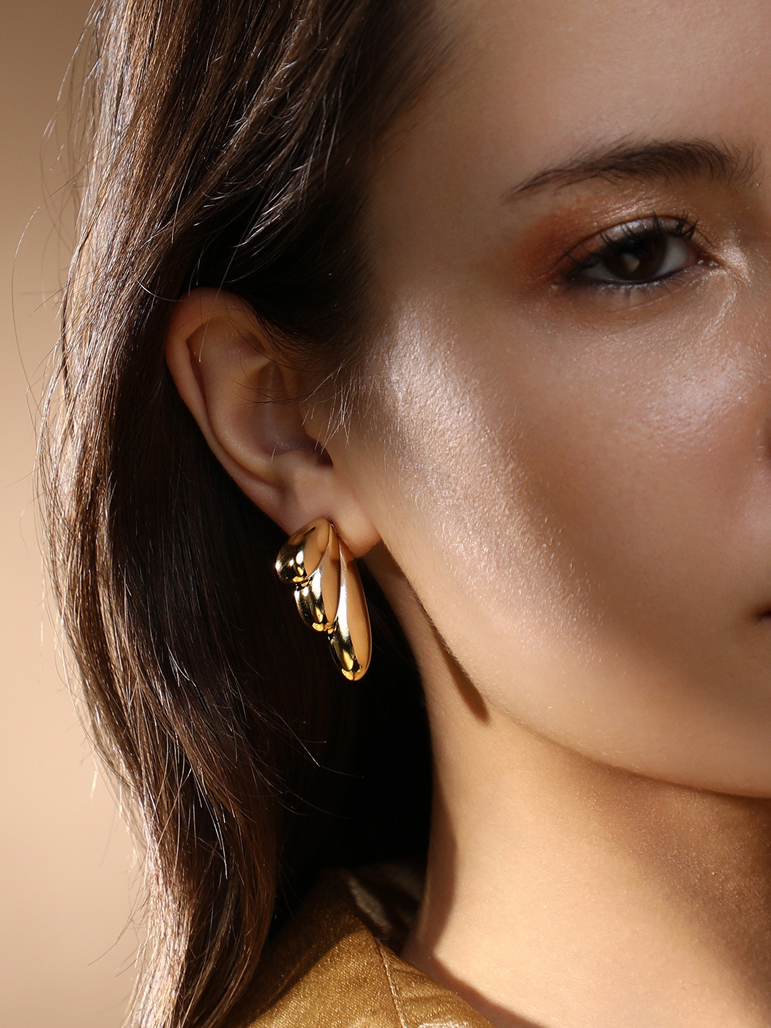 SOHI Gold-Plated Contemporary Veyra Drop Earrings
