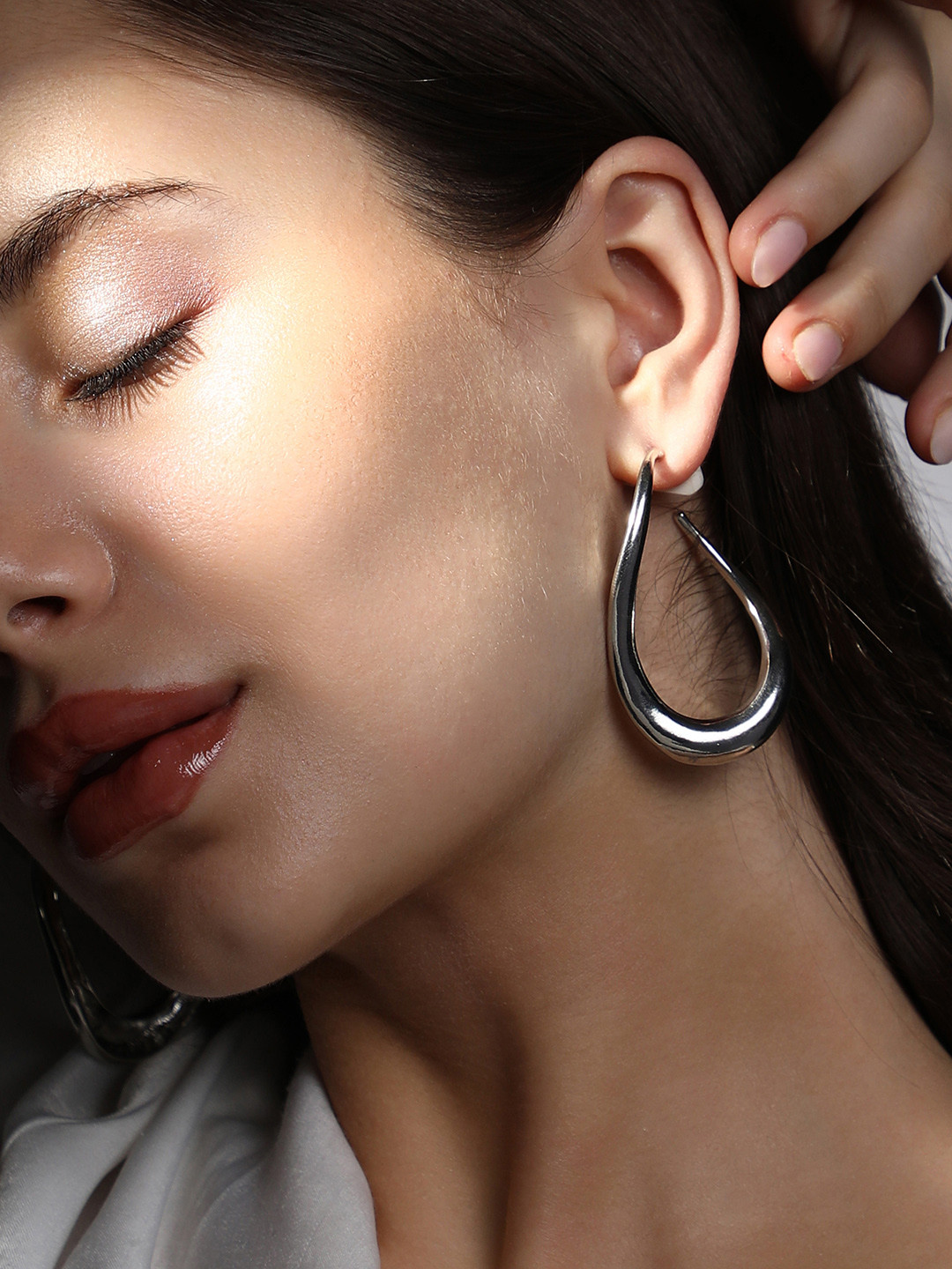 SOHI Silver-Plated Contemporary Fluid Hoop Earrings