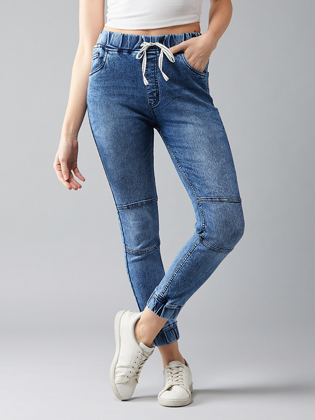 The Roadster Lifestyle Co. Women's Blue Relaxed Fit Mid Rise Denim Stretchable Joggers