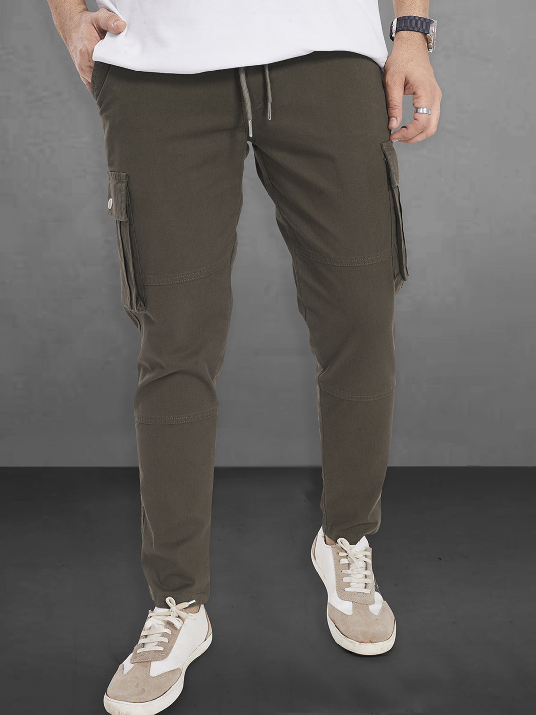 DIVISIVE Men Relaxed Mid-Rise Slim Fit Easy Wash Cargos