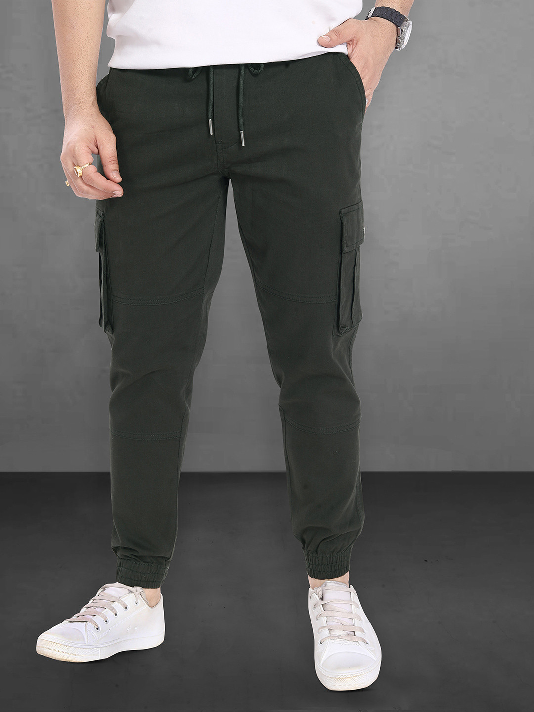 DIVISIVE Men Carrot Easy Wash Cargos Trousers