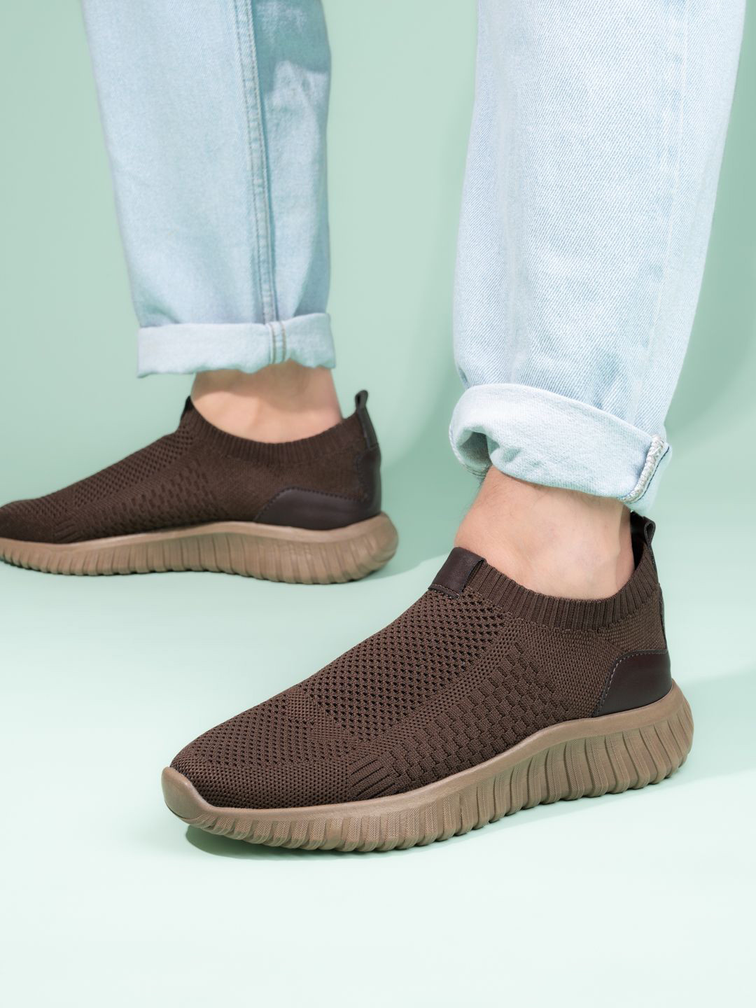 The Raodster Lifestyle Co Men Round Toe Sneakers