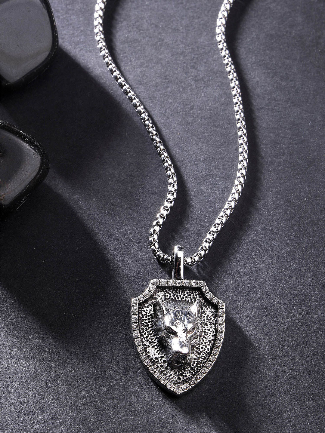 The Roadster Lifestyle Co Silver-Plated Wolf Pendant with Chain