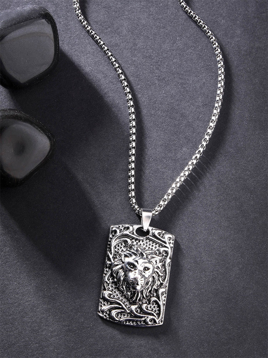 The Roadster Lifestyle Co Silver-Plated Lion Pendant With Chain