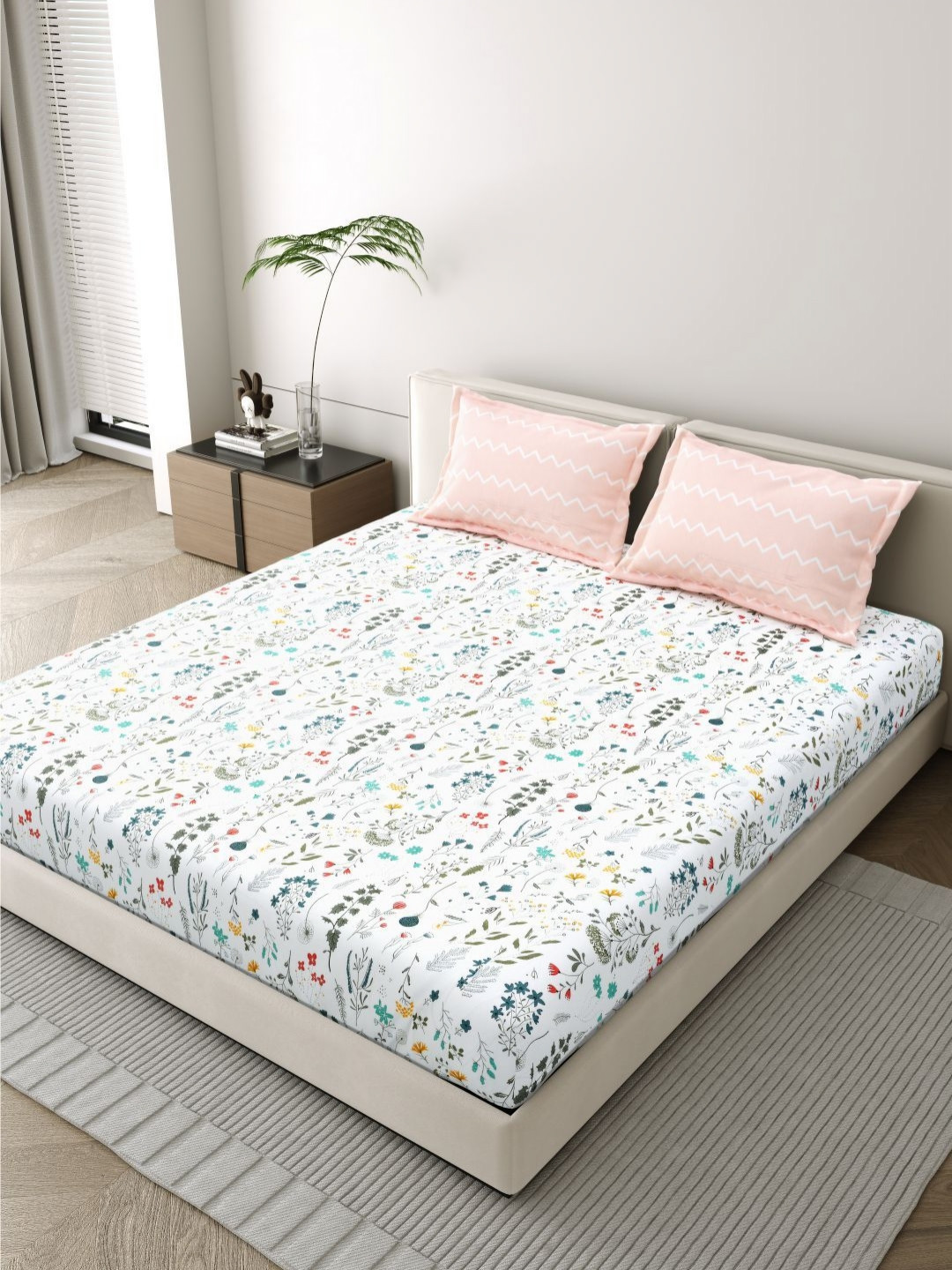 DREAM WEAVERZ White Floral Polycotton 260 TC Fitted King Fine Bedsheet with 2 Pillow Covers-18 x 28 inches