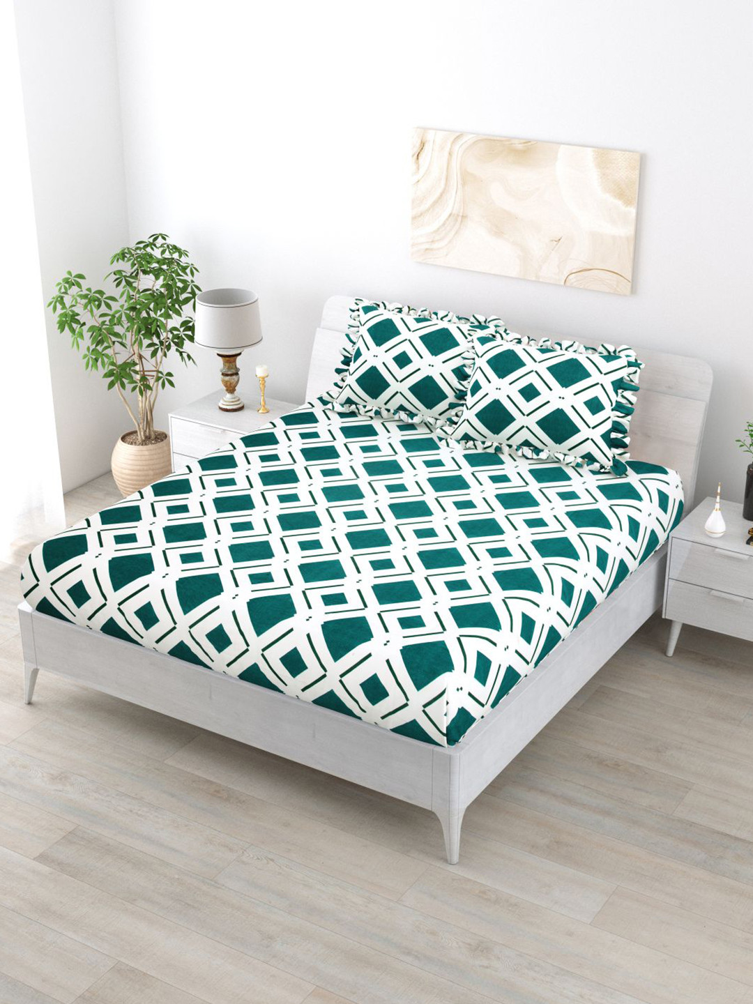 DREAM WEAVERZ Green & White Printed 260 TC Fitted King Bedsheet Set- 2.35 m x 2.55 m
