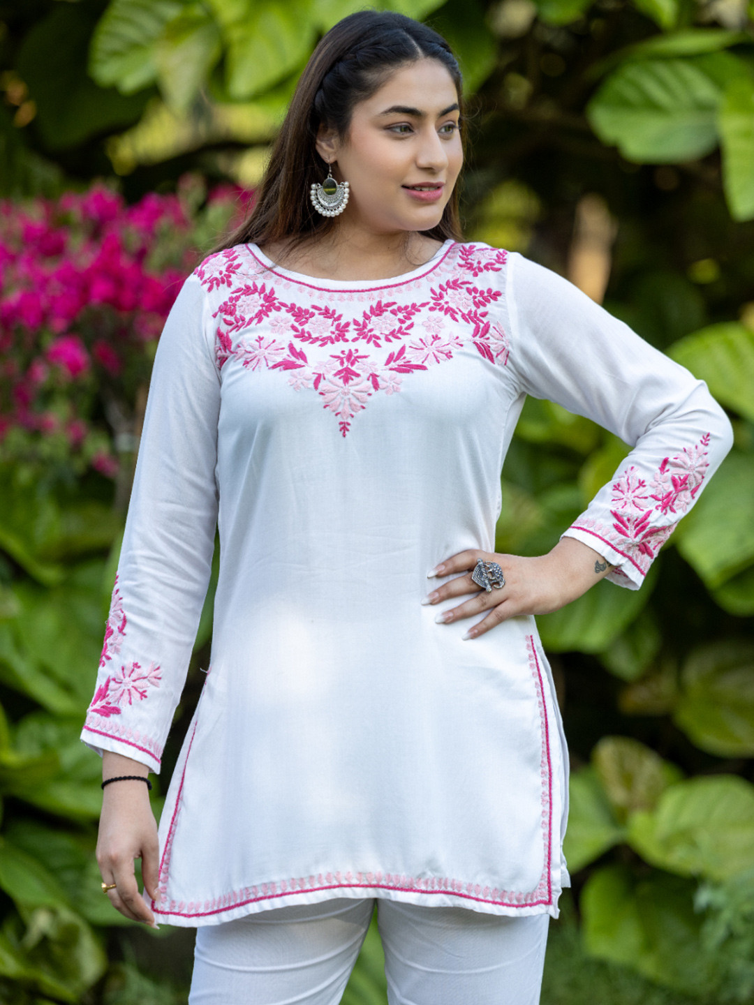GHARANA INDIA Embroidered Chikankari Round Neck Straight Short Kurta