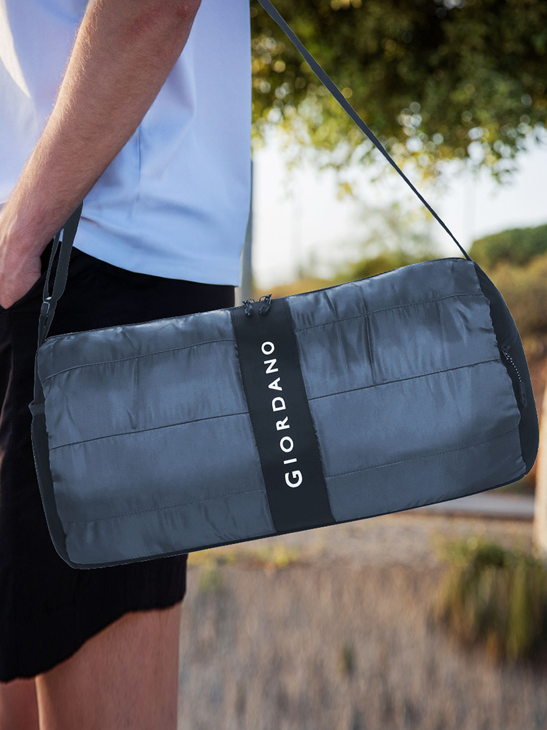 GIORDANO Unisex Grey & Black Colourblocked Medium Foldable Sports Or Gym Duffel Bag