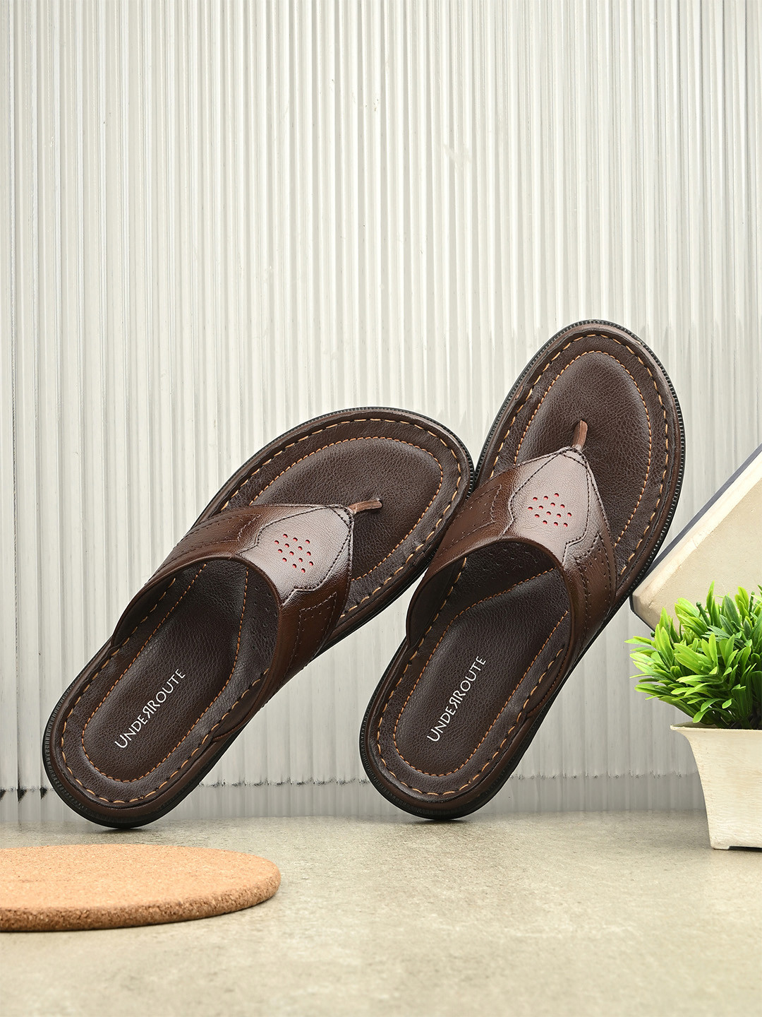 UNDERROUTE Men Leather Comfort Sandals