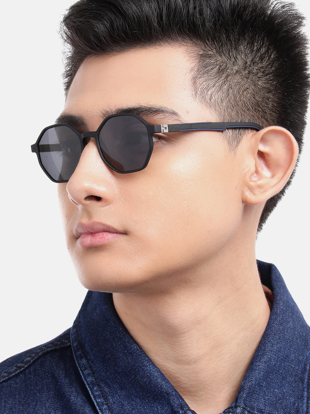 Carlton London Black Toned with Polarised Lens Octagon Sunglass