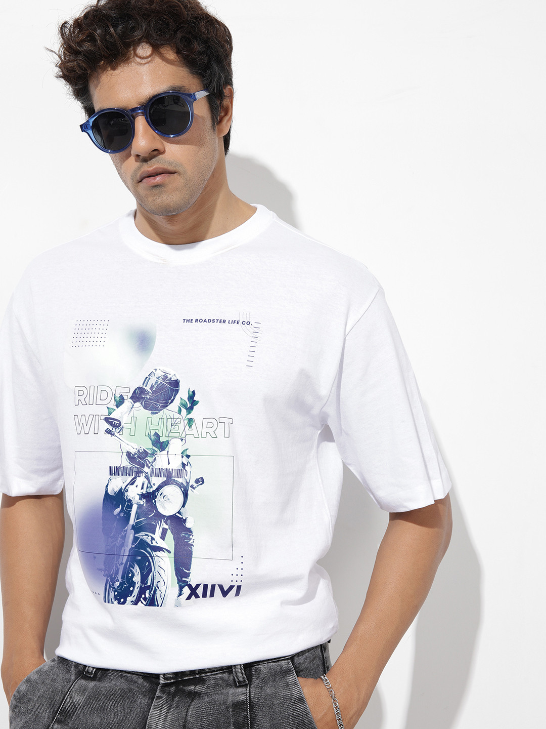 The Roadster Lifestyle Co. Men Printed Relaxed Fit Drop-Shoulder Sleeves T-shirt