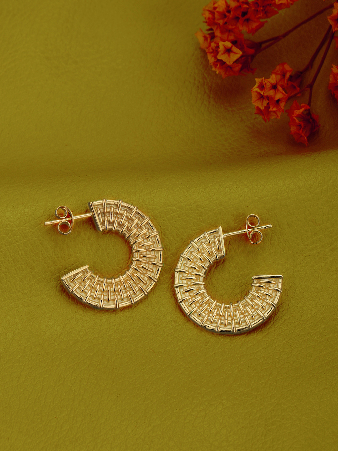DressBerry 18kt Gold Plated Half Hoop Earring