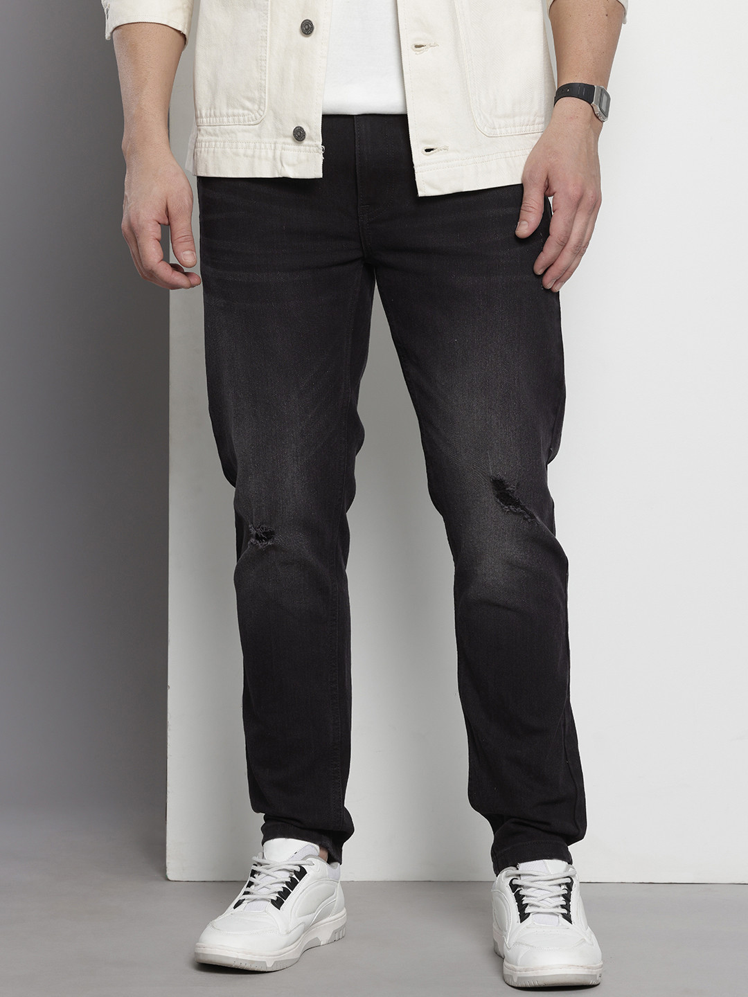 The Indian Garage Co Men Slim Fit Mild Distress Stretchable Jeans