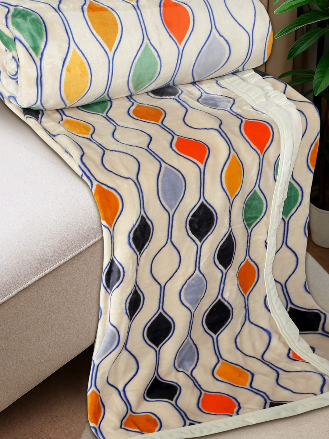 DREAM WEAVERZ Off White & Blue Geometric All Season 150 GSM Double Bed Blanket