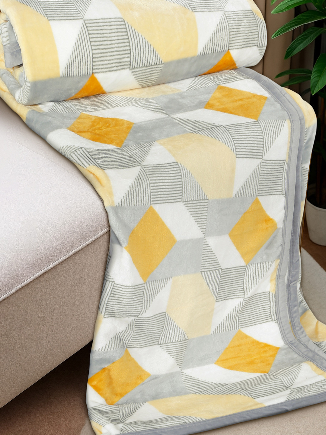 DREAM WEAVERZ Grey & White Geometric 150 GSM Double Bed Blanket